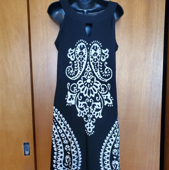 Dressbarn beautiful flowy pattern dress (10) - Picture 7 of 8